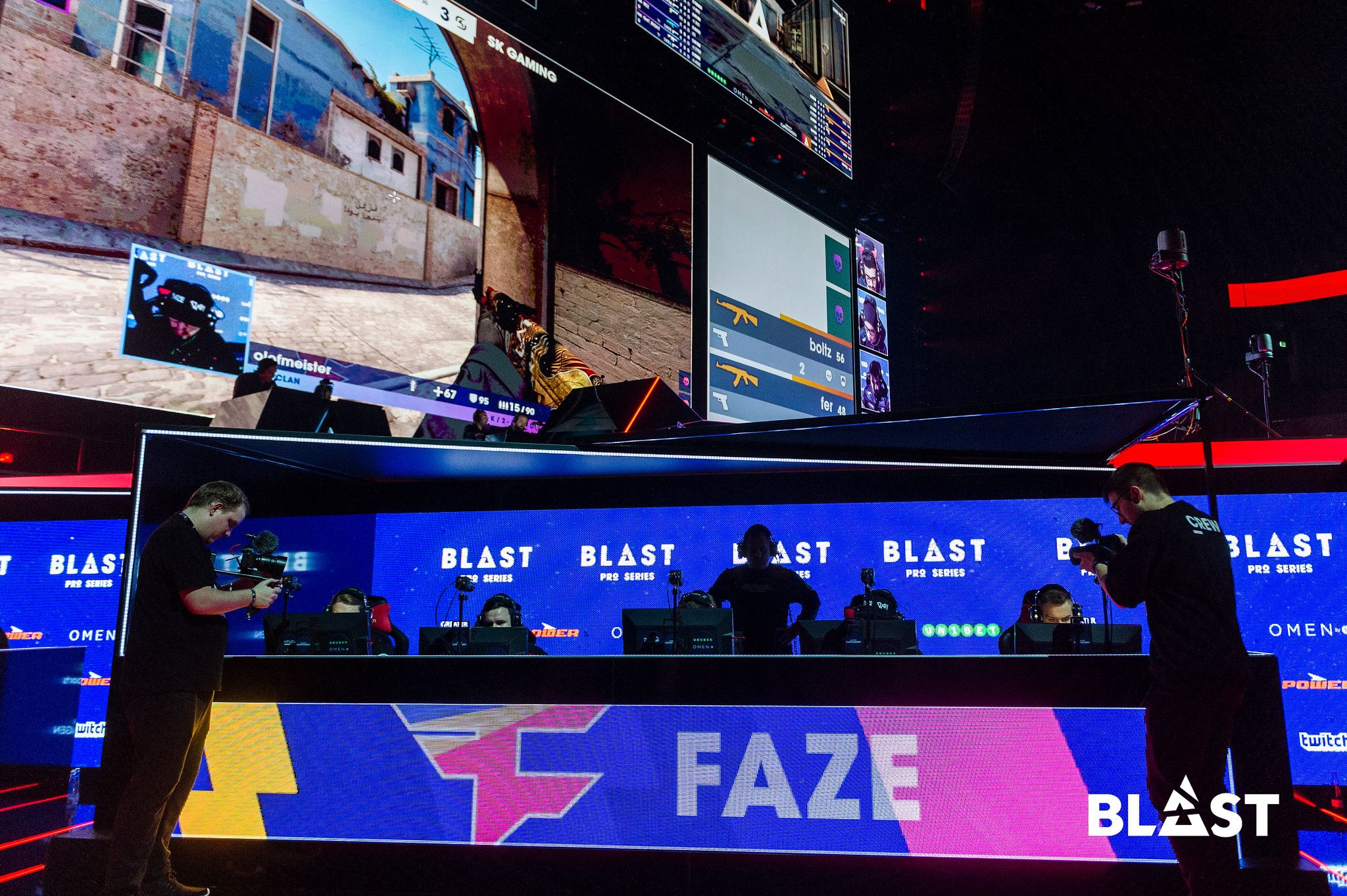 Матч FaZe на Mirage выведен на главный экран, а противостояние NIP на Train — на дополнительный сверху | Фото: BLAST