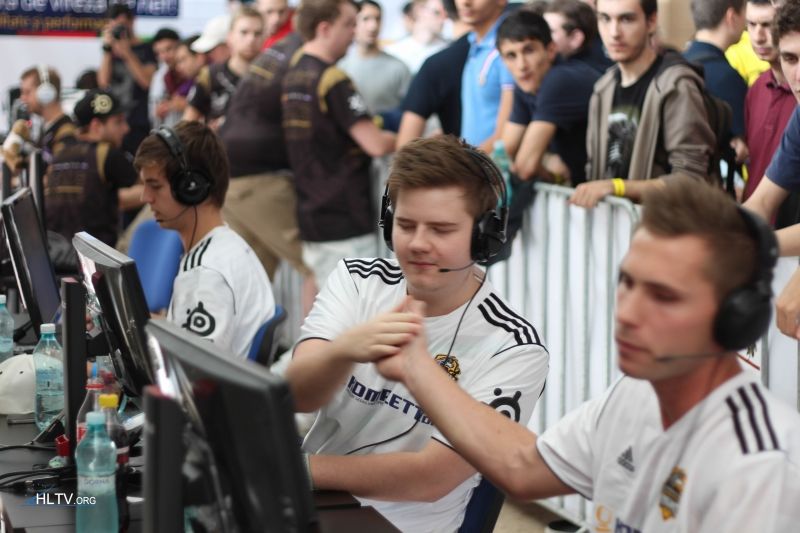 Костяк игроков: dev1ce, dupreeh, xyp9x