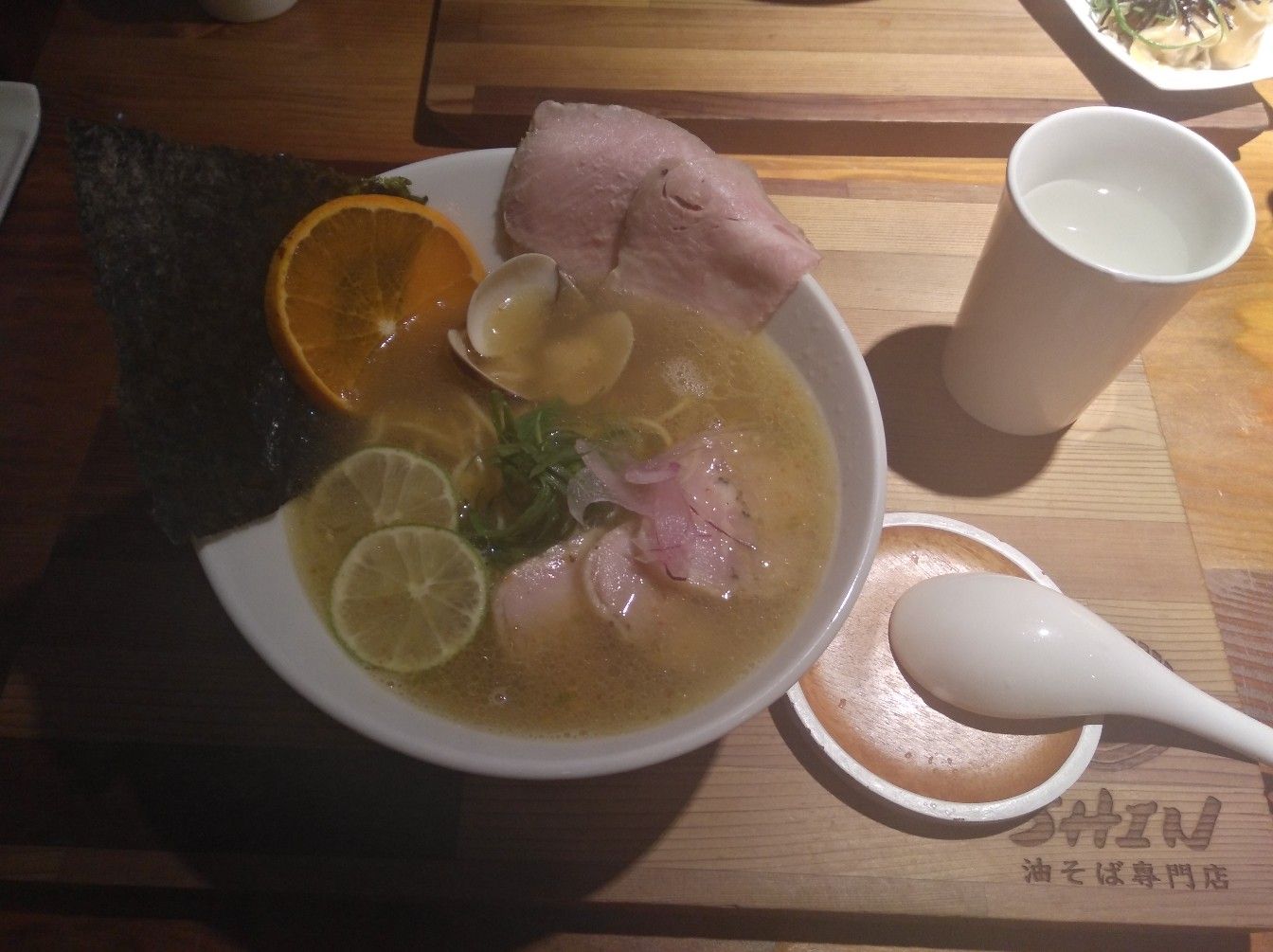 ... и ем рамен!