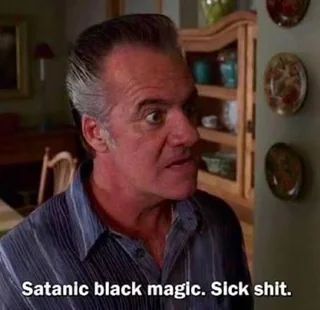 «Сатанинская (Satanic) черная магия. Проклятое дерьмо». Источник: reddit