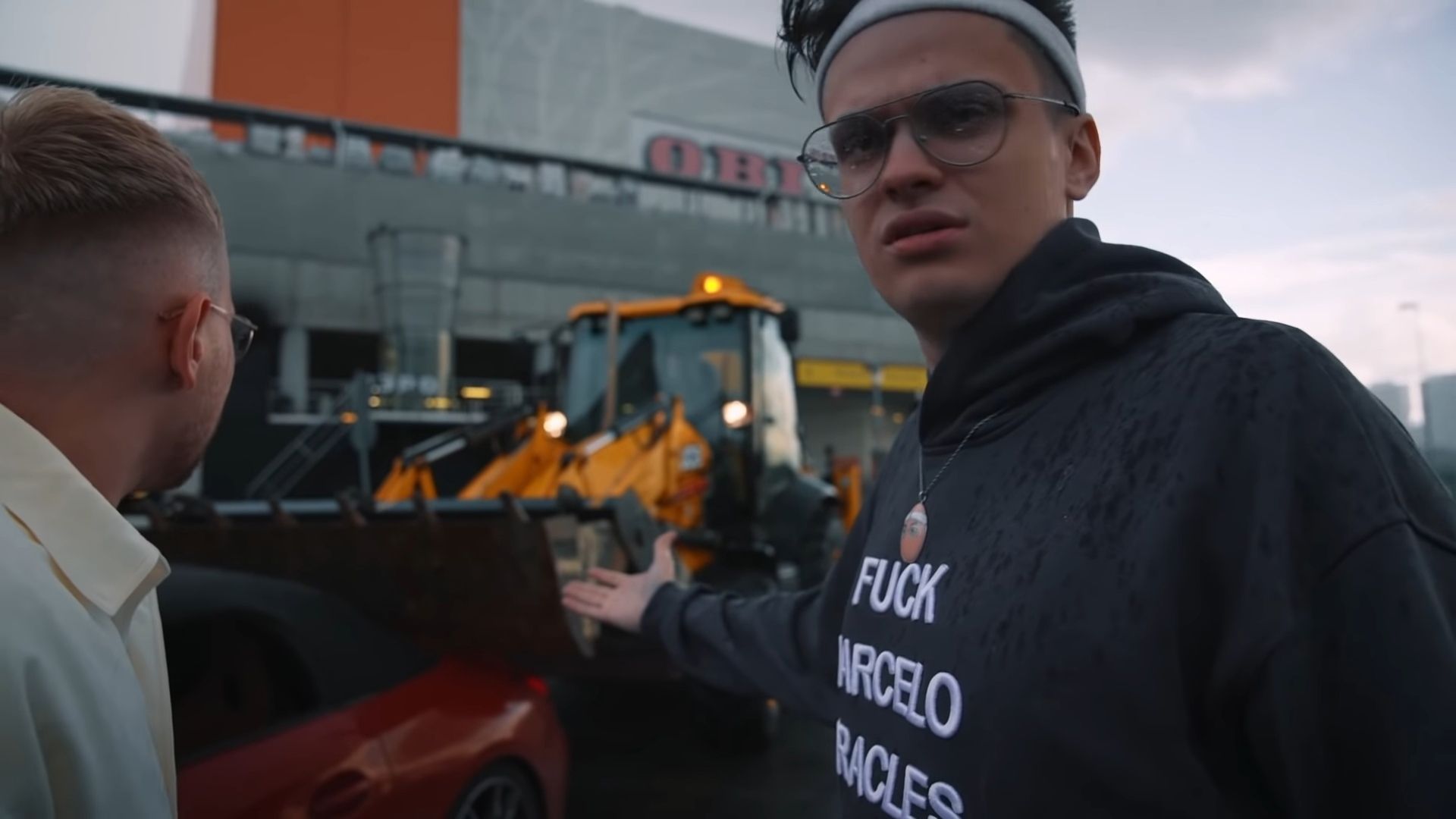 Кадры из ролика блогера Михаила Литвина &mdash; новая машина для стримера Buster. Источник: канал &laquo;ЛИТВИН&raquo; на YouTube