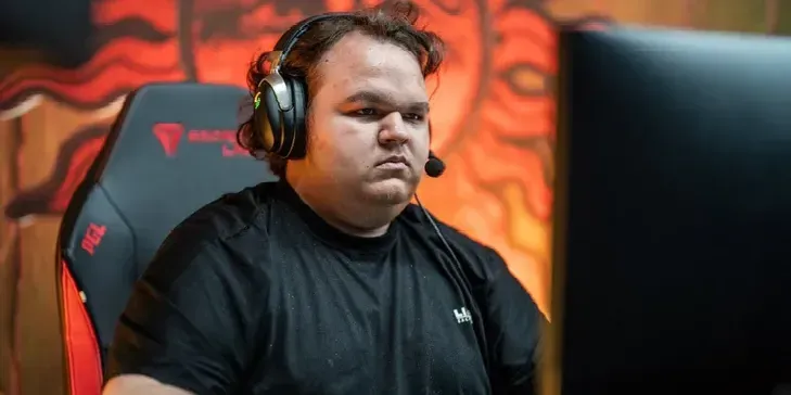 На reddit возмутились участием mangekyou в DreamLeague Season 30 после признания в 322