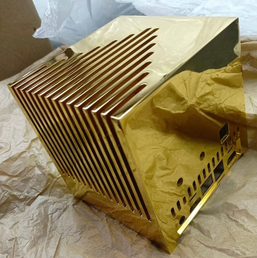 Полностью золотой корпус для ПК Kubb Fanless | Источник: Fanless Tech