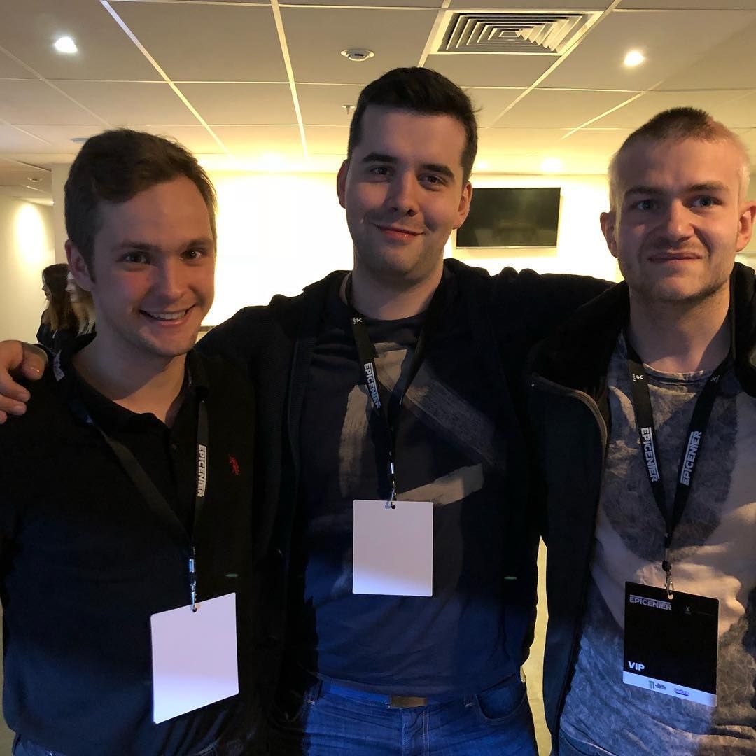 Борис со своими друзьями на EPICENTER по Dota 2.
