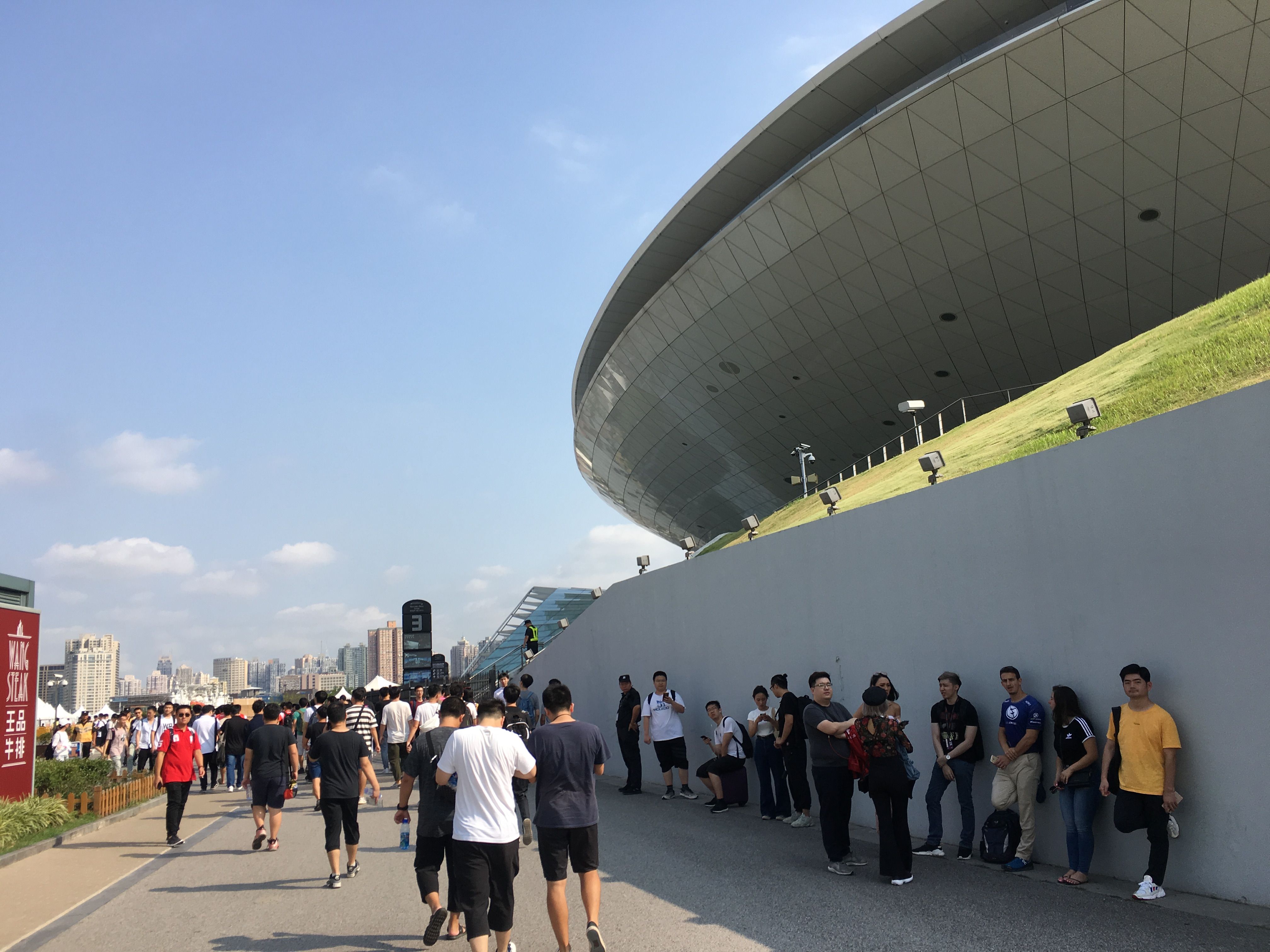 Вид снаружи The International 2019