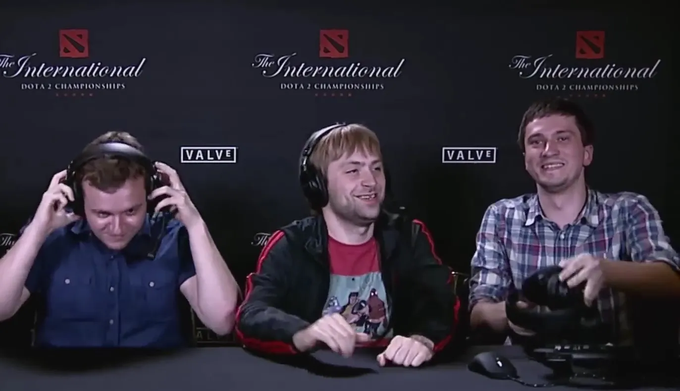Dread, NS и Solo на официальной трансляции The International 2014 | Источник: канал Dota 2 на YouTube