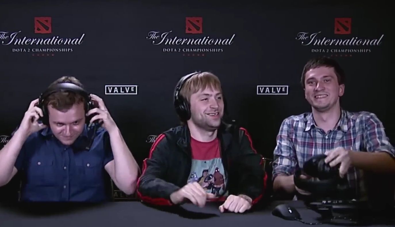 Dread, NS и Solo на официальной трансляции The International 2014 | Источник: канал Dota 2 на YouTube