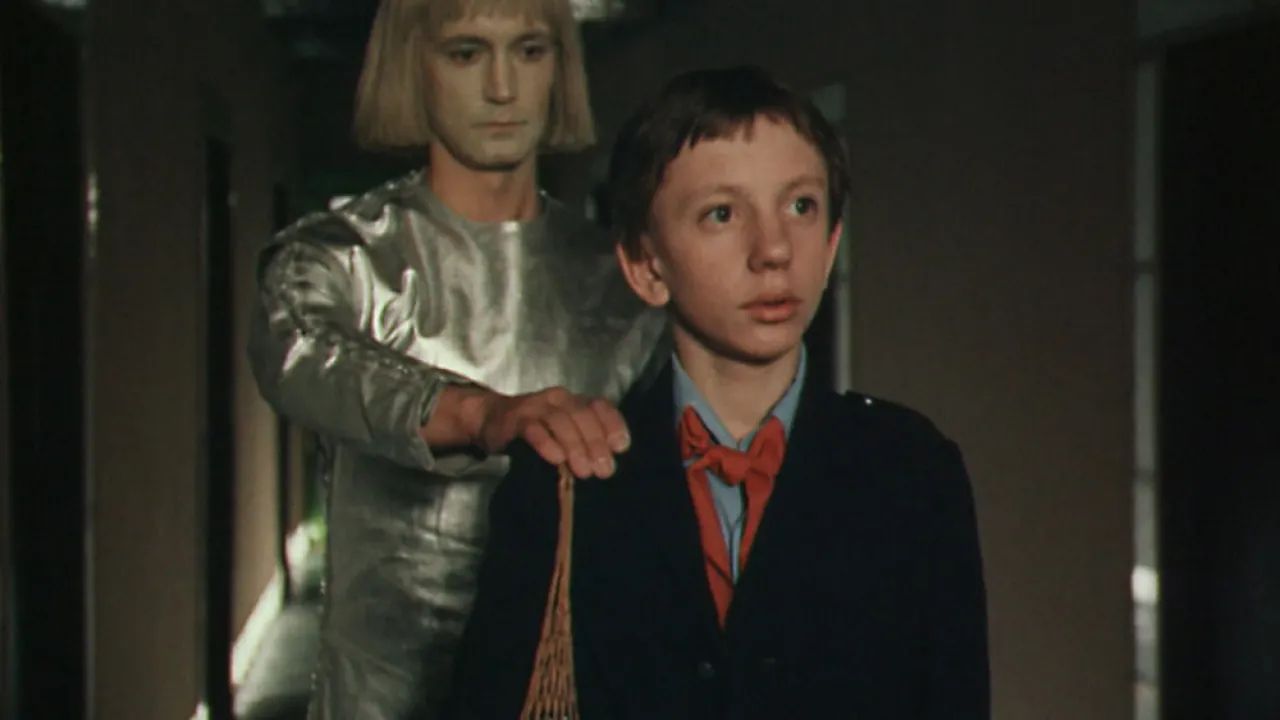 Кадр из сериала «Гостья из будущего»