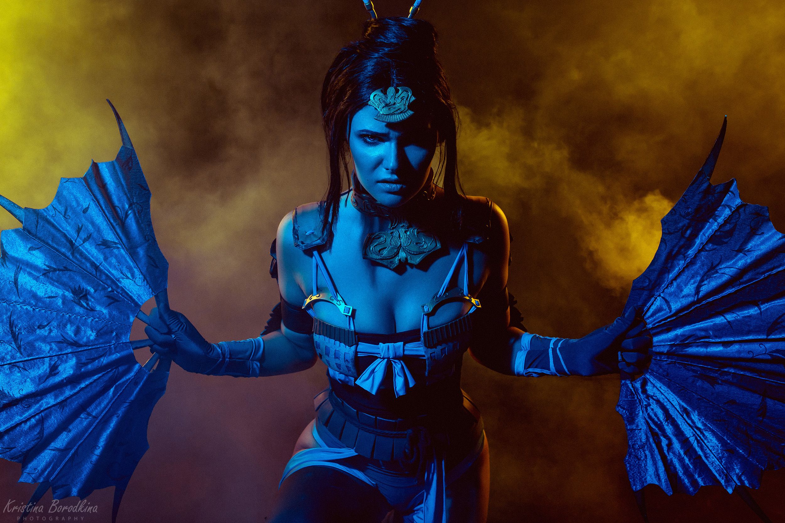 Косплей на Китану из Mortal Kombat X. Фотограф: Кристина Бородкина. Модель: Мирослава Ладовир. Источник: vk.com/kristina_borodkina_photo