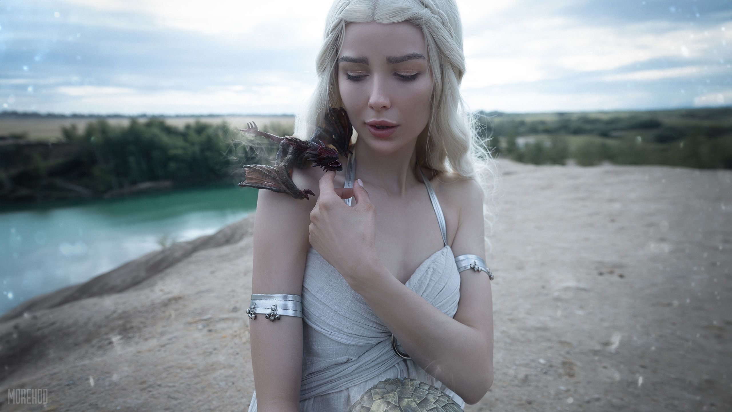 Косплей на Дейенерис Таргариен из «Игры престолов». Косплеер: LunnyChan. Фотограф: Мореход. Источник: vk.com/club226119501