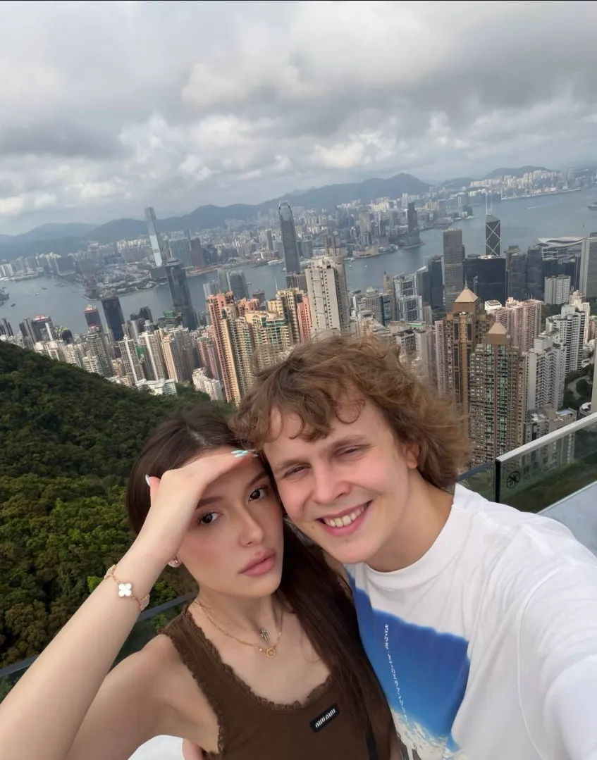 Dyrachyo с девушкой в Гонконге | Источник: канал dyrachyo в Telegram