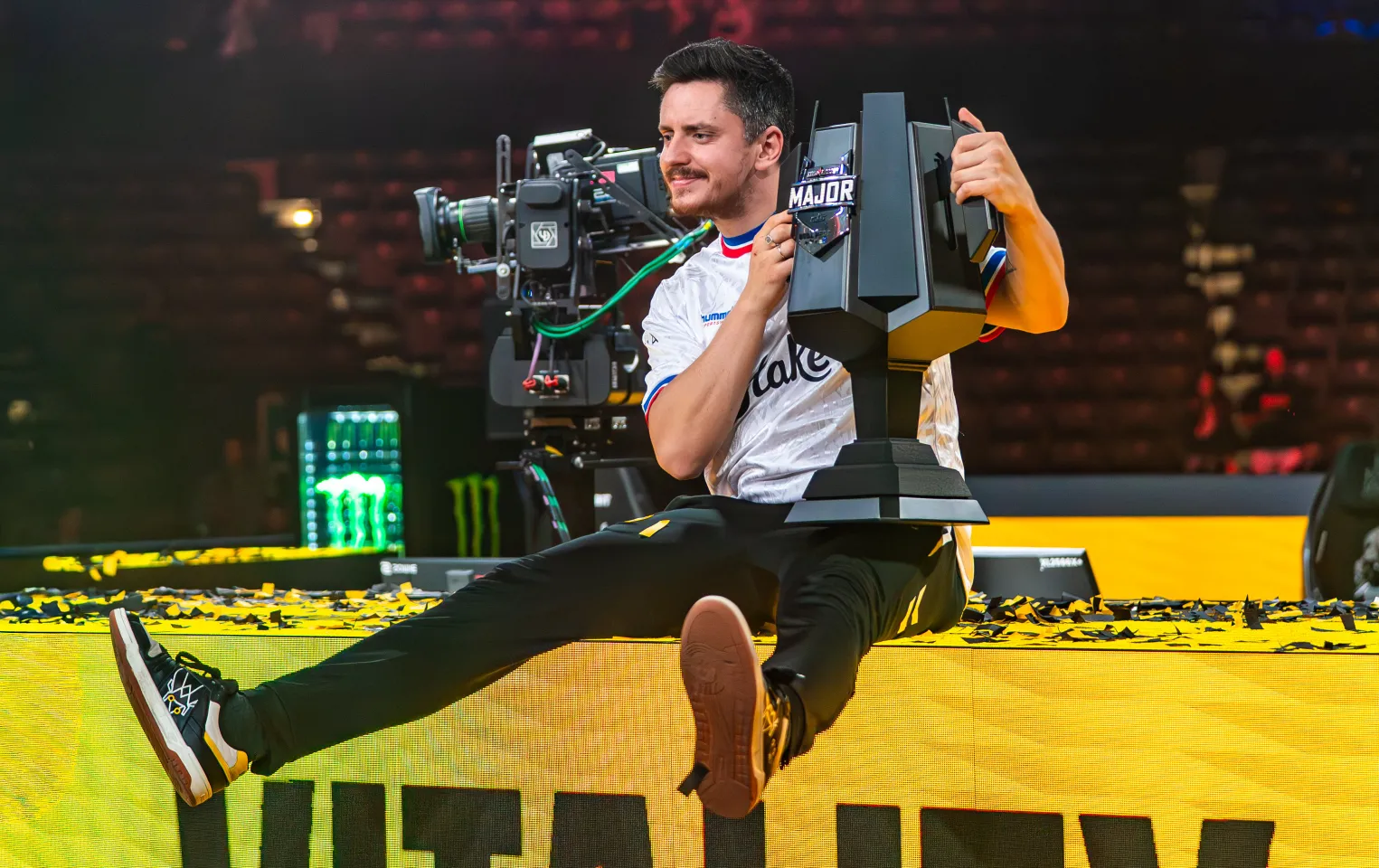 ApEX с трофеем | Фото: StarLadder