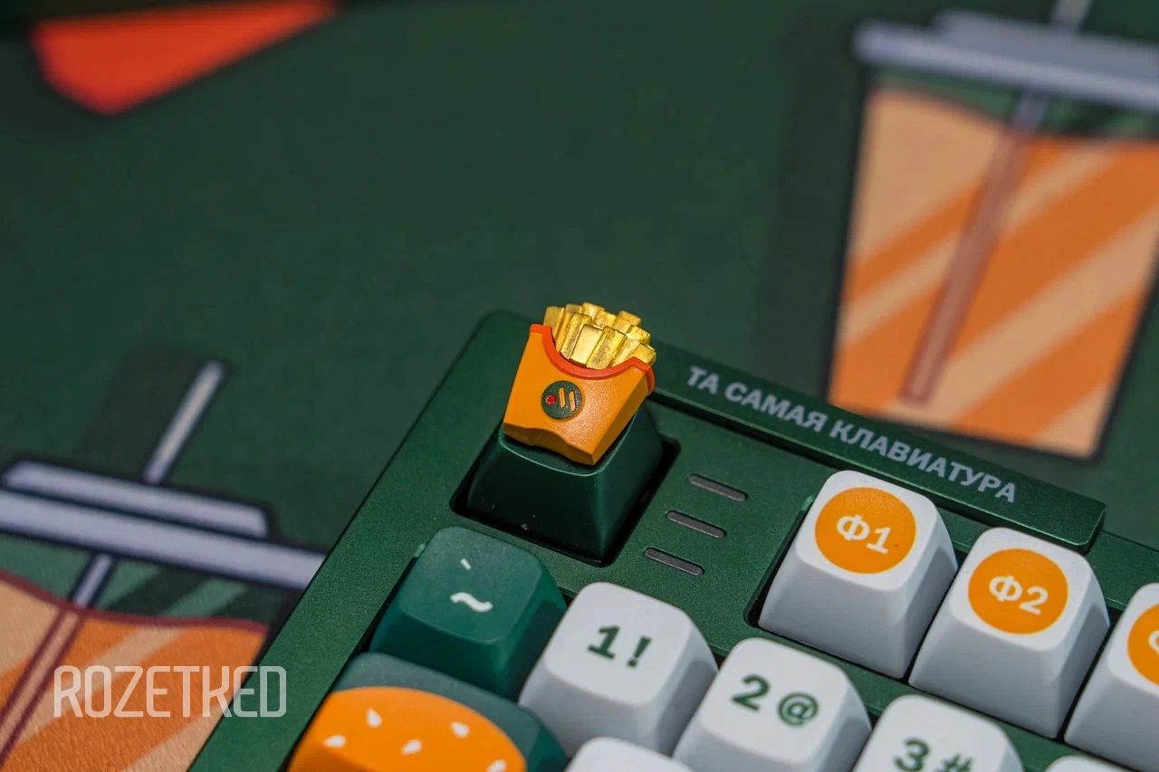 Кастомная механическая клавиатура Dark Project CM81 Landau в цветах «Вкусно — и точка» | Фото: Rozetked