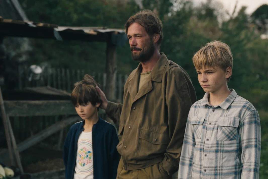 Кадр из сериала «Лихие»