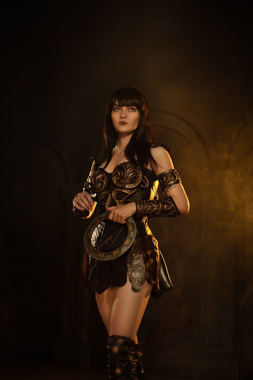 Косплей на Зену из сериала «Зена — королева воинов». Косплеер: Анна Nova Cosplay Вебер. Фотограф: B. Y. Photo+. 