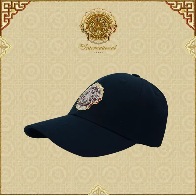 Кепка. Источник: Perfect World ESports Store на aliexpress.ru