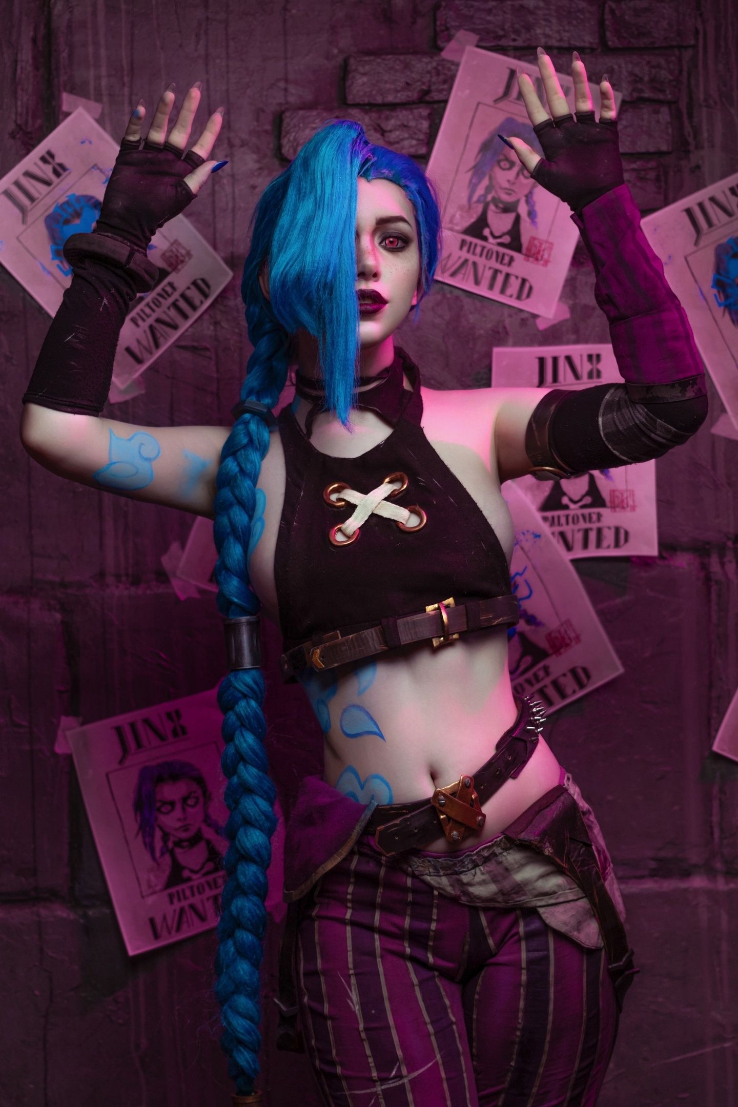 Косплей на Джинкс из мультсериала «Аркейн» во вселенной League of Legends. Косплеер: Ulichan. Источник: vk.com/uli_is_life