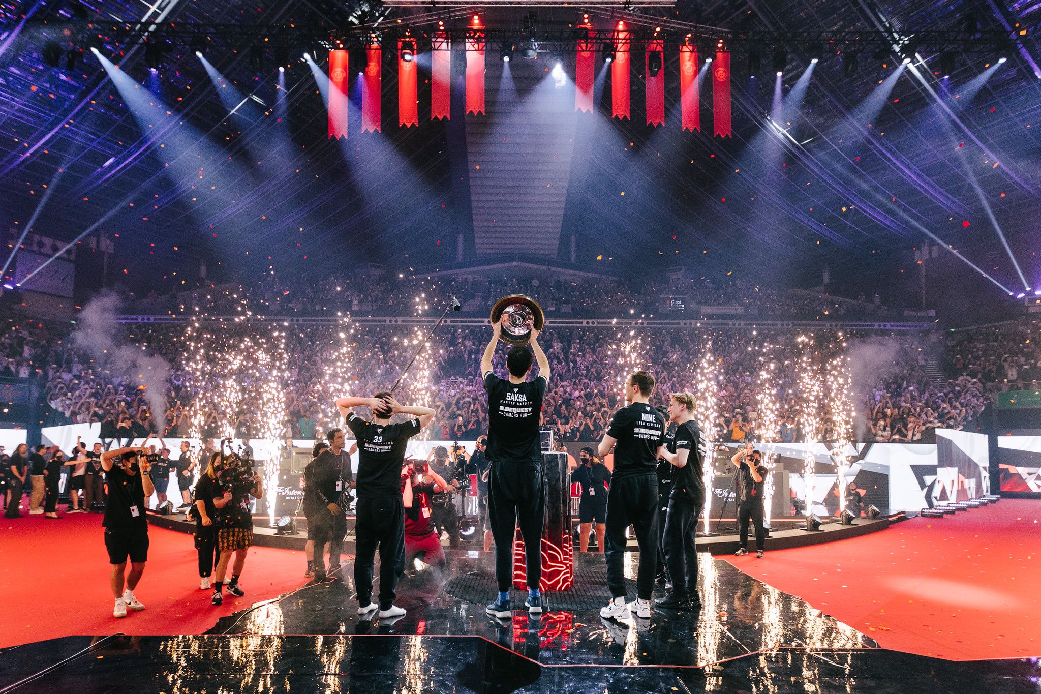Tundra Esports с Аегисом в 2022 году | Фото: Valve