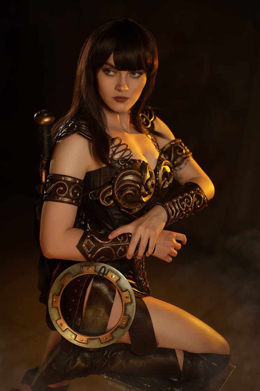 Косплей на Зену из сериала «Зена — королева воинов». Косплеер: Анна Nova Cosplay Вебер. Фотограф: B. Y. Photo+. 