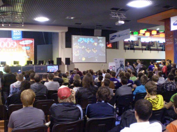 Зрителей в зале не меньше, чем на CS 1.6