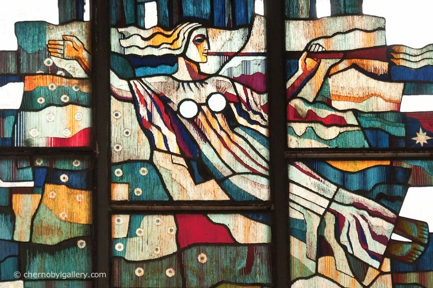 Оконный витраж кафе &laquo;Припять&raquo; | Фото: chernobylgallery.com