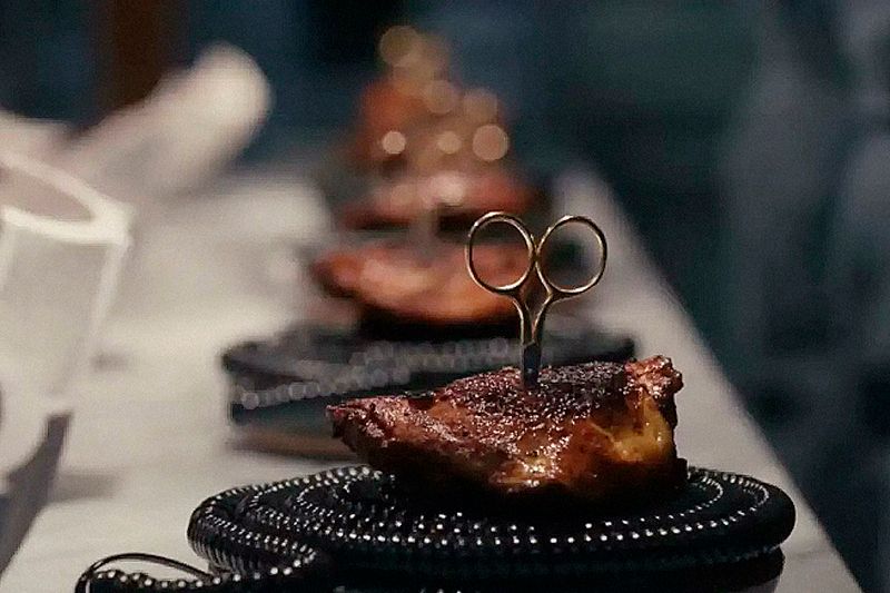 Куриное бедро с ножницами тоже было неплохим. И есть удобно.