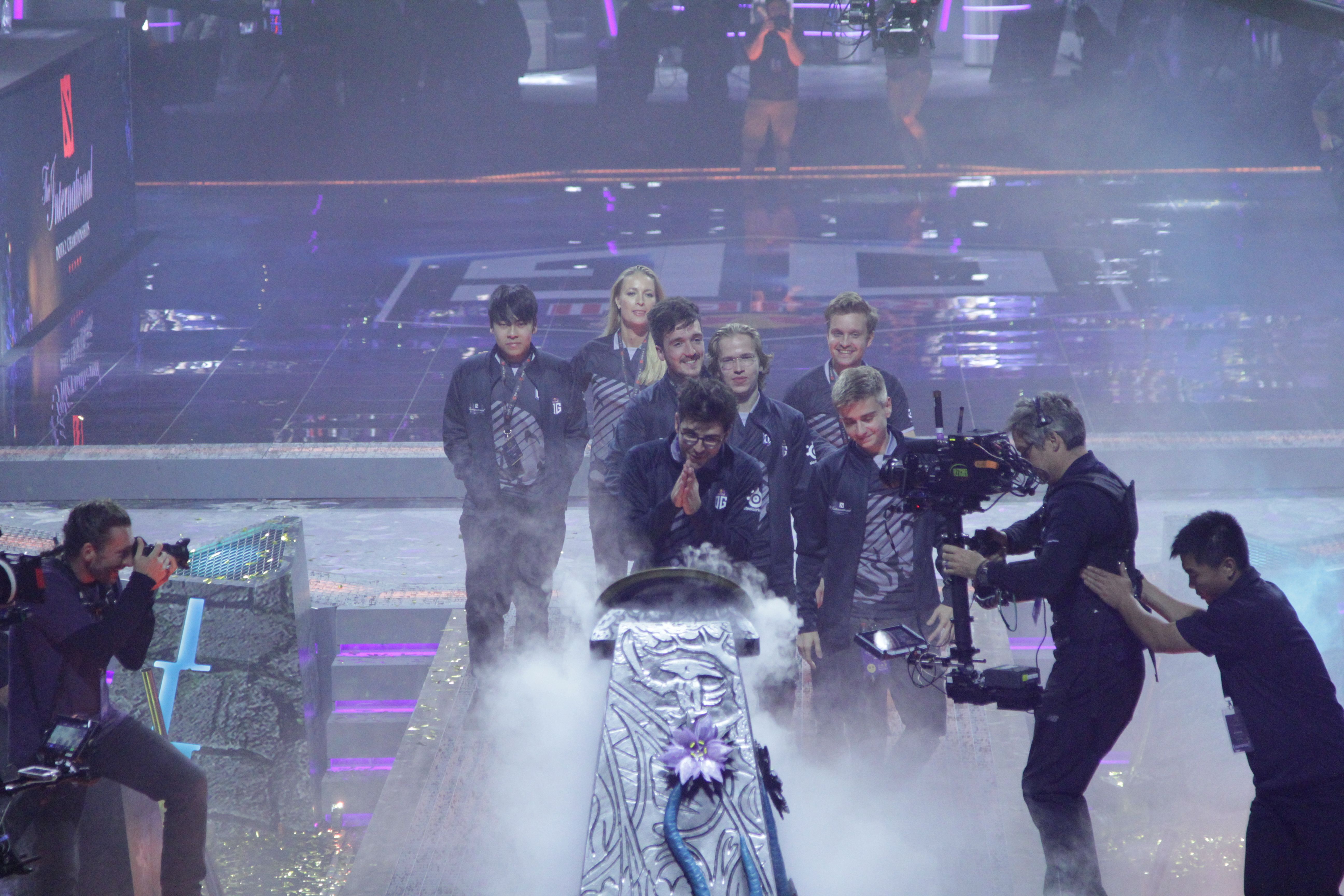 Ceb поднимает Aegis of Champions