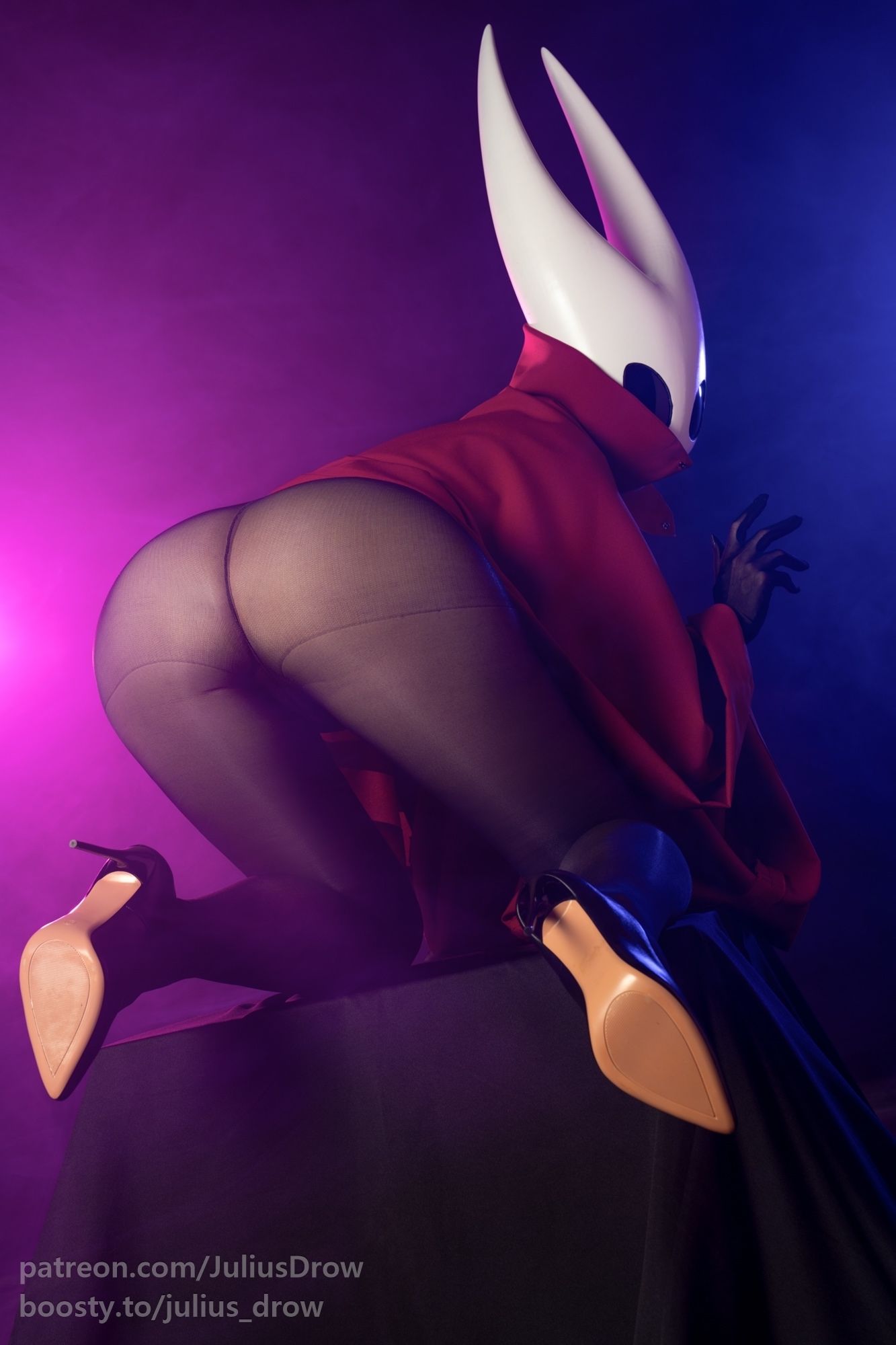 Эротический косплей на Хорнет из игры Hollow Knight: Silksong. Модель Юлия Julius Дровалева. Источник: vk.com/julius_cosplay