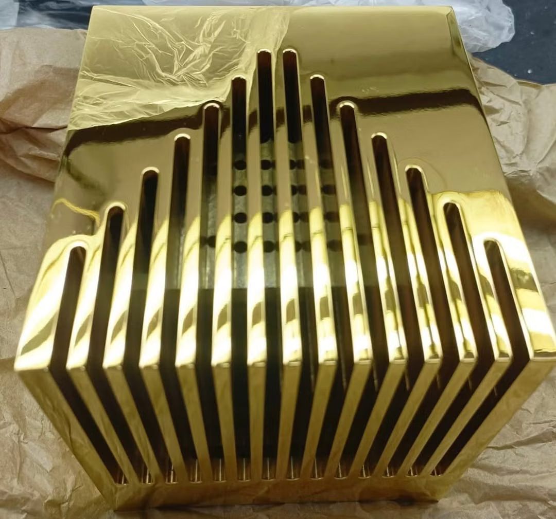 Полностью золотой корпус для ПК Kubb Fanless | Источник: Fanless Tech