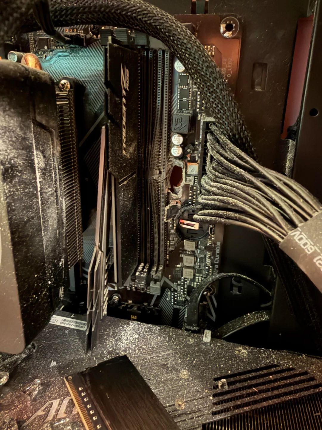 Игровой ПК, который остановил пулю | Фото: reddit.com/r/pcmasterrace