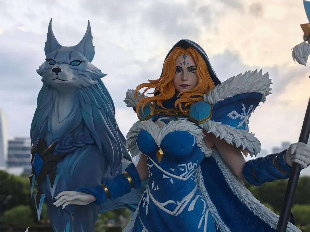 Ростовая фигура арканы Crystal Maiden | Источник: reddit