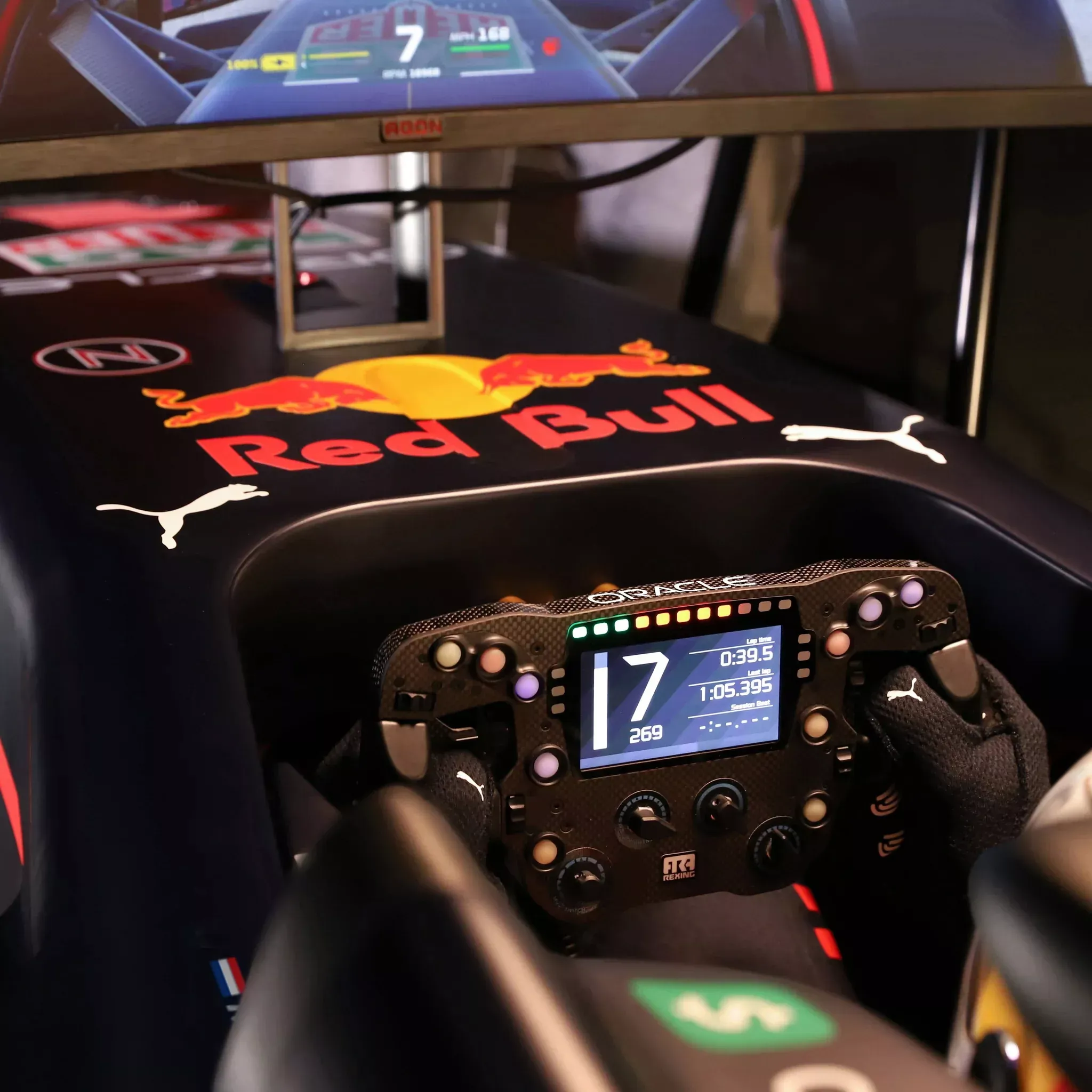 Гоночный симулятор от Red Bull | Источник: Carscoops