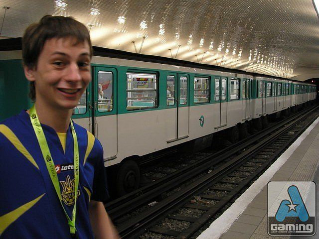 Сергей Enix Литвиненко где-то в Париже. ESWC 2006.
"Фотографируя, мне приходится следить и за игрой, и за людьми. И все это время Сережа был «заряжен» по максимуму — никогда не было уныния, а многие кадры с ним, которые получались у многочисленных фотографов и его друзей — забавные и смешные" - Алексей «mind`of`dead» Крутофалов, профессиональный фотограф, сотрудник A-gaming и киберспортивный обозреватель.