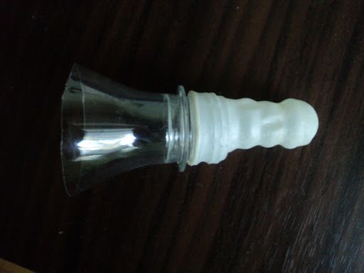 Не было у меня рогатки, но зато умел делать такое оружие из напальника что продавался в аптеке, и горлышка пластиковой бутылки