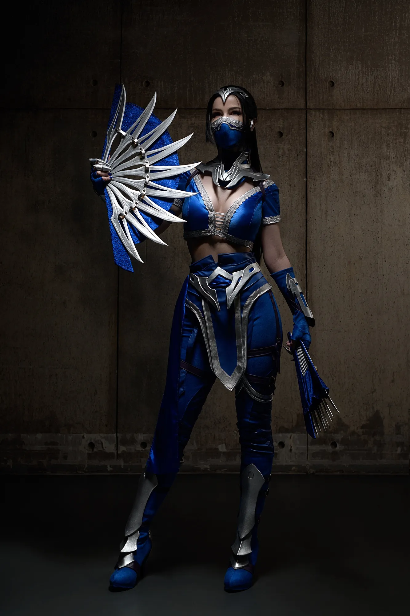 Косплей на Китану из Mortal Kombat. Косплеер: Kitana. Фотограф: makks • tobi. Источник: vk.com/kitanasherwarcos