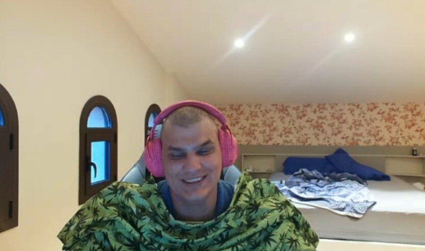 Iceberg после стрижки налысо | Источник: канал RAMZES666 на Twitch