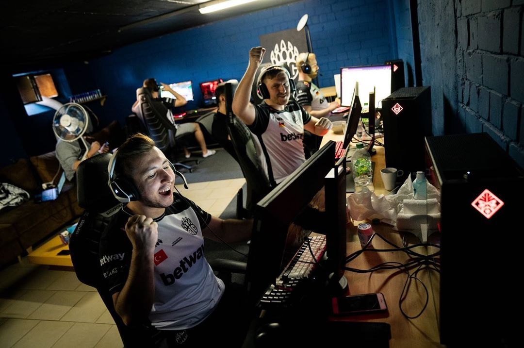 Источник: инстаграм BIG / @bigclangg