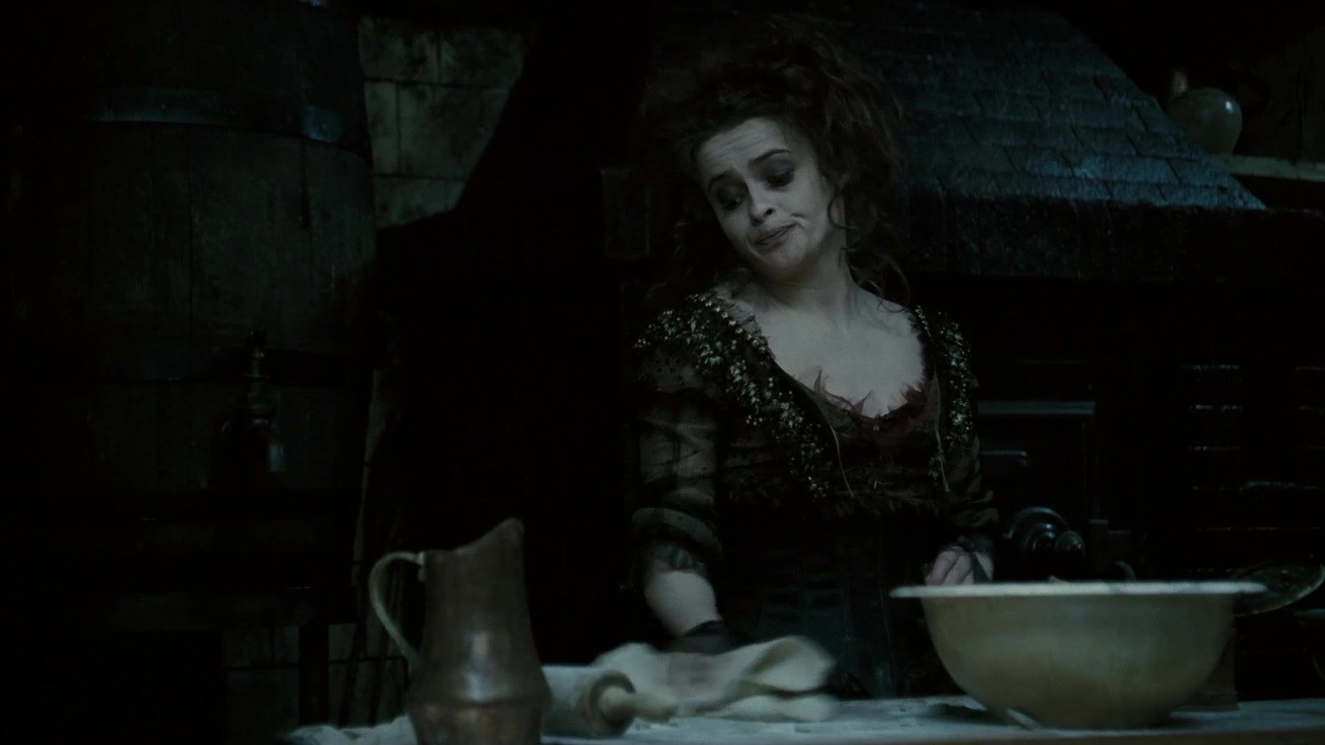 Миссис Ловетт делает свои пирожки с мясом