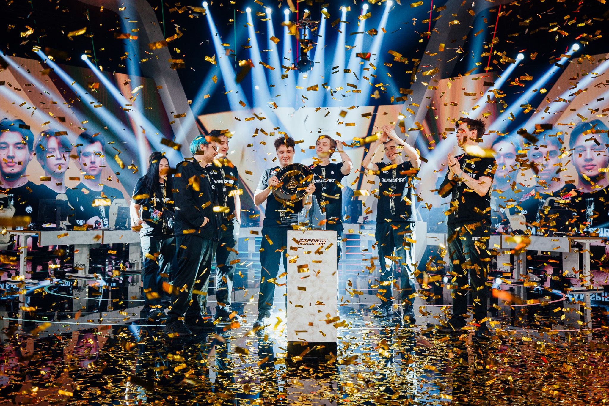 Игроки Team Spirit — чемпионы EWC по Dota 2 в 2025 году | Фото: Pawel Bastrzyk, Esports World Cup