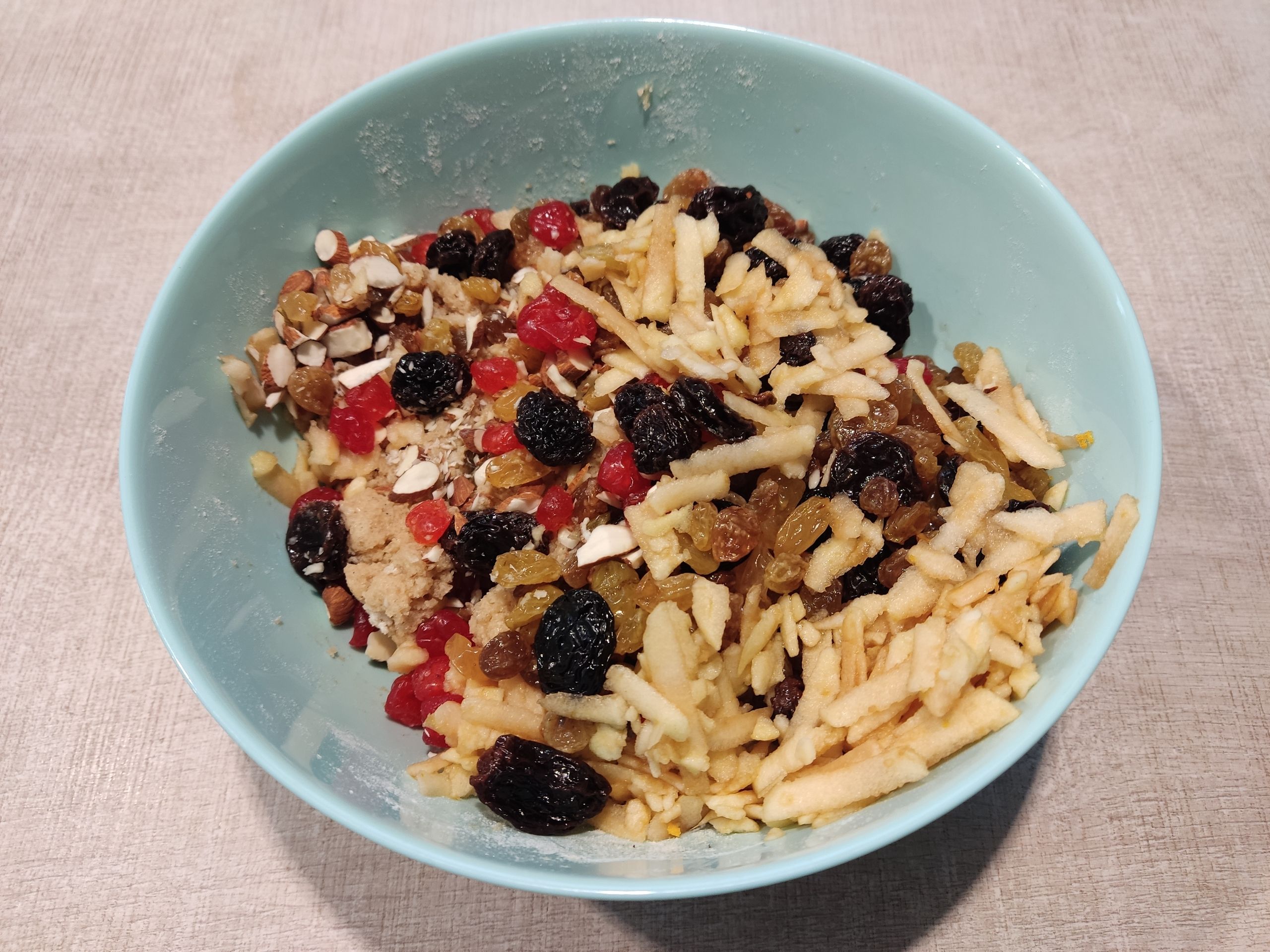 С другой стороны, на фоне этой усталости как-то ярче и заметнее становятся базовые радости.