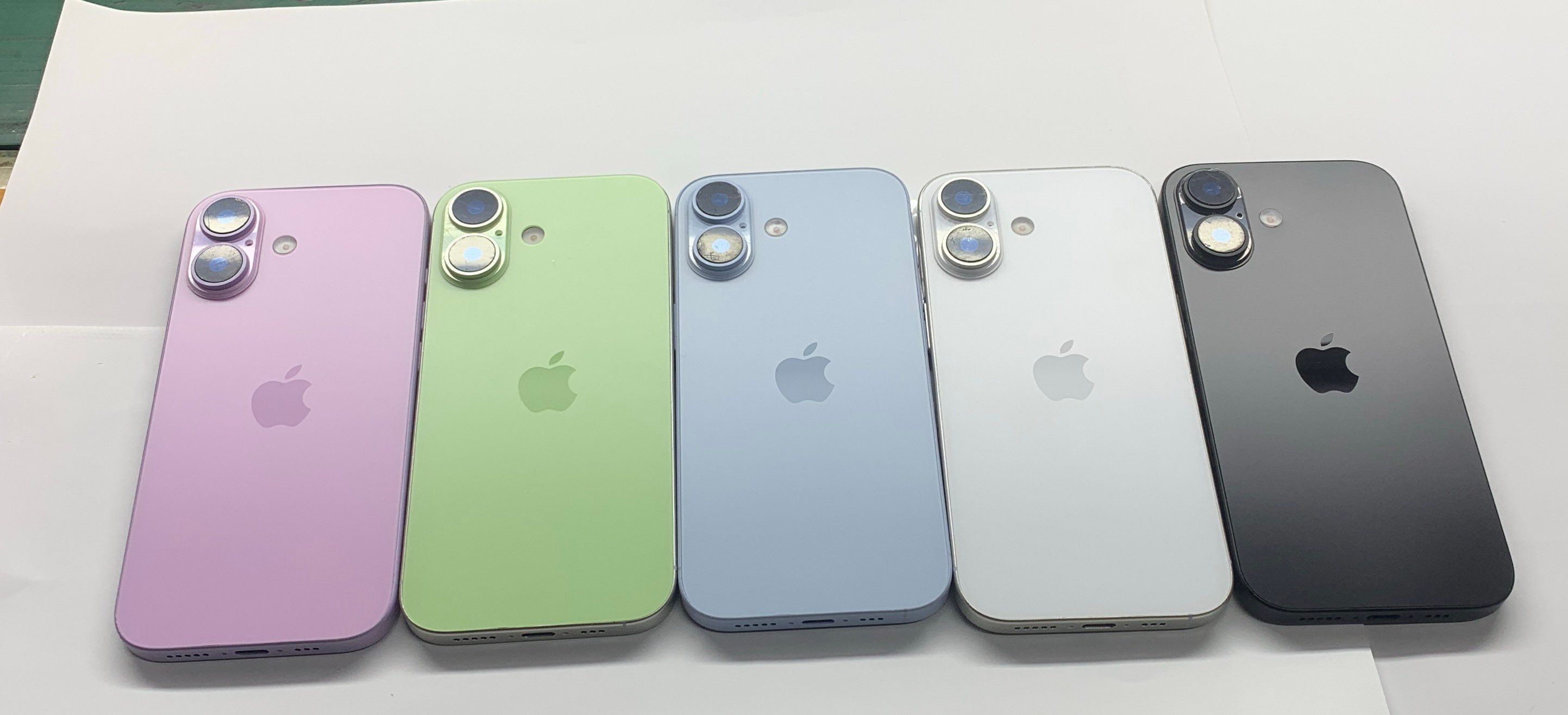 Прототипы iPhone 17 | Источник: Сонни Диксон в X