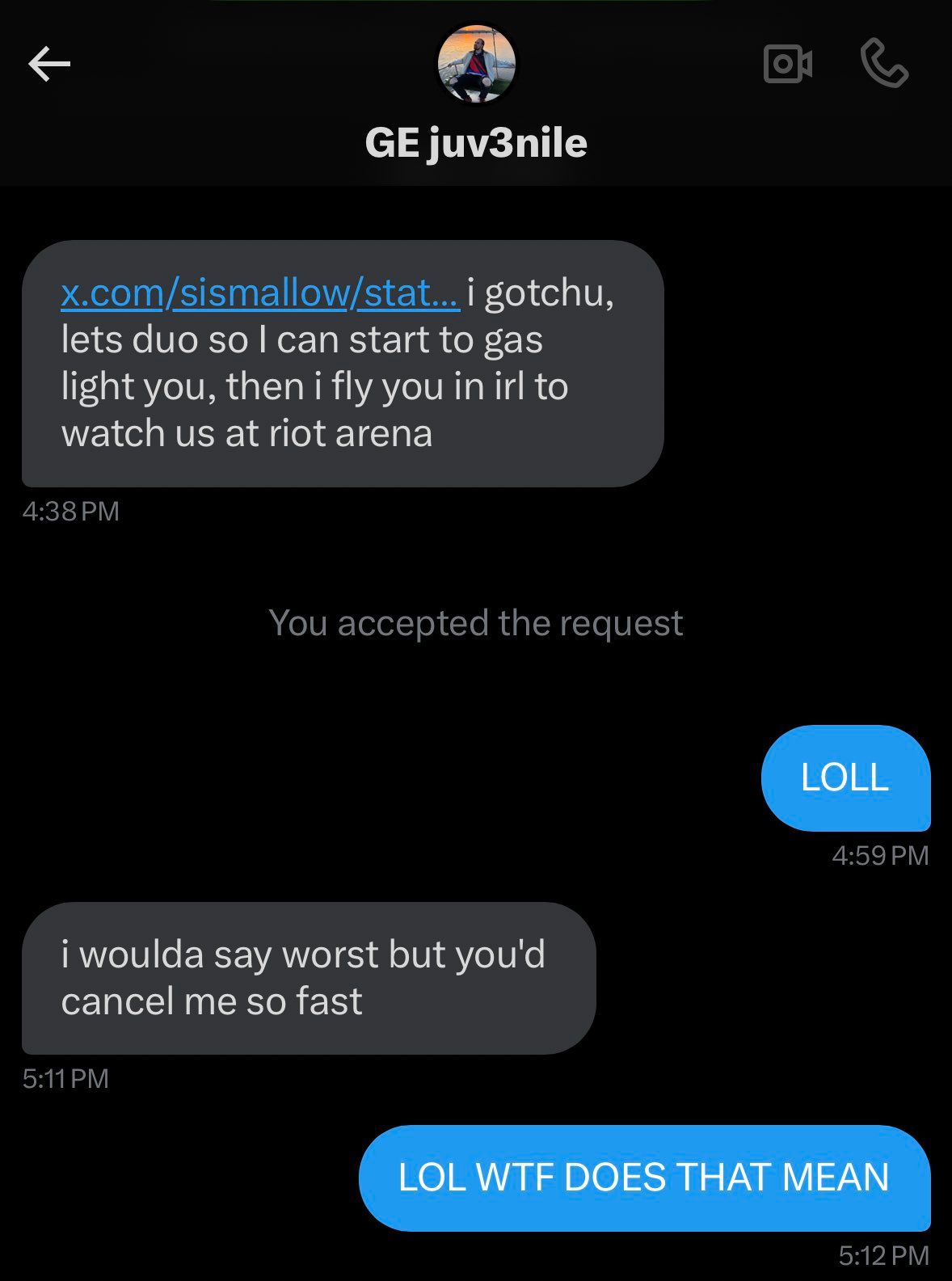 «Попалась. Пошли в дуо, чтобы я мог тебя газлайтить, а потом оплачу тебе самолет на наш турнир в Riot Arena. Я бы написал что-то хуже, но ты бы меня отшила быстрее». Источник: x.com/sismallow