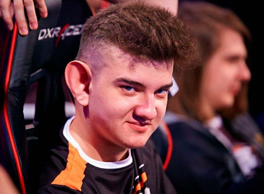 Некоторые приводят в пример Алоху, но он и во времена про-карьеры был харизматичным.