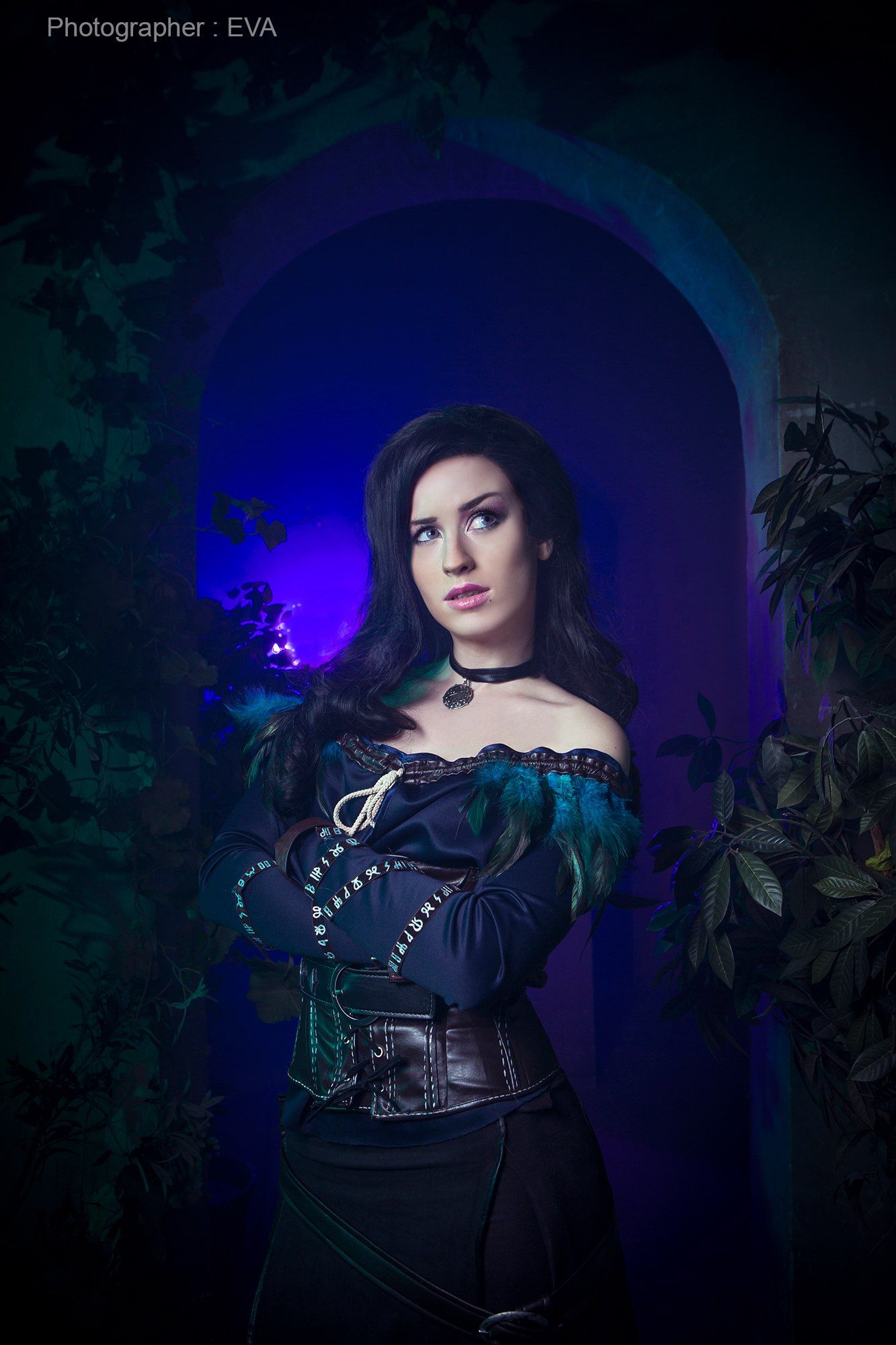 Косплей на Йеннифэр из Венгерберга. Фэндом: The Witcher. Фотограф: ЕVA Cosplay-photo. Косплеер: Анжелика JokerLolibel Бем. Источник: vk.com/eva_cosplay_photo