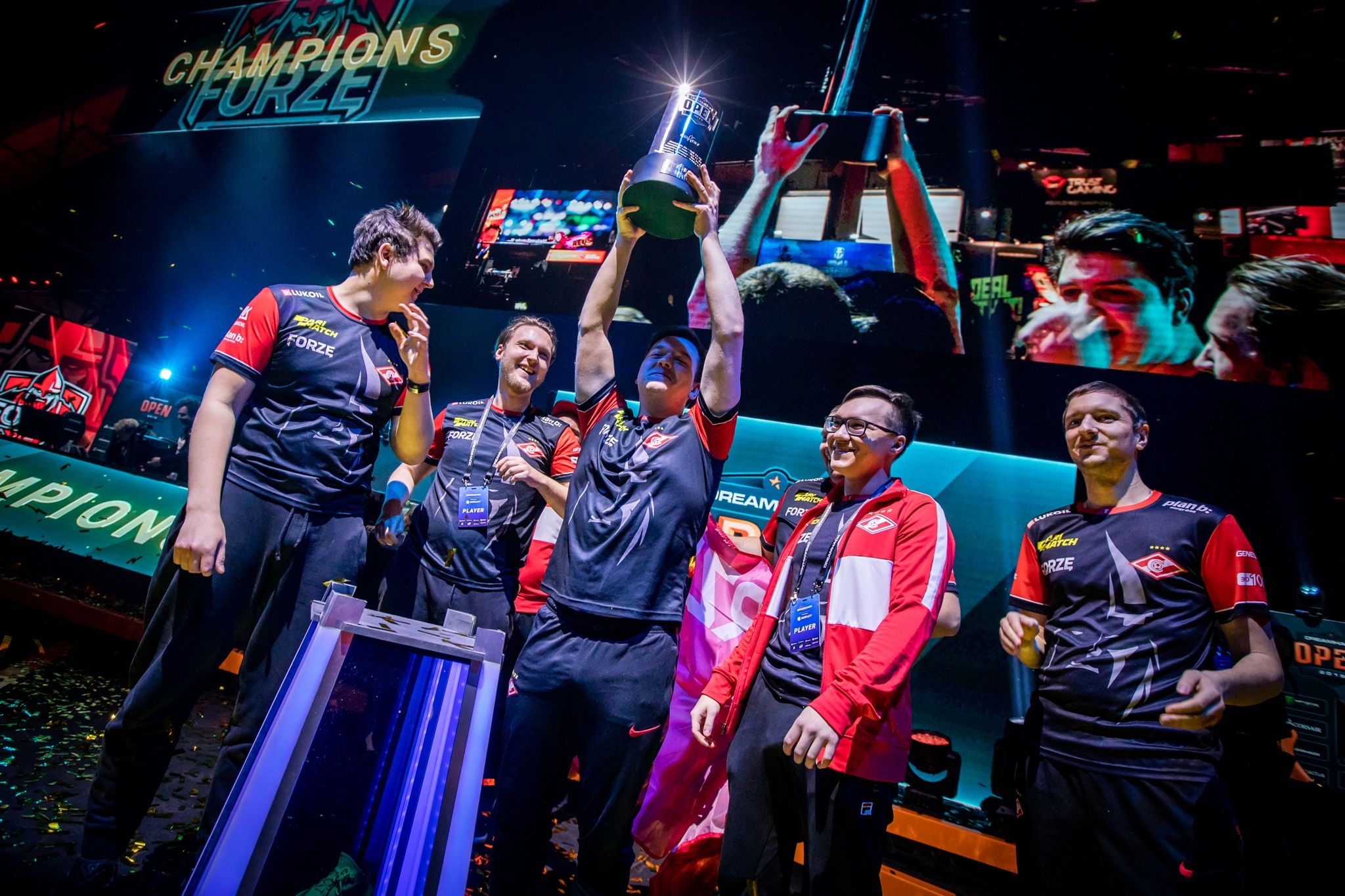 ForZe с трофеем DreamHack Open Winter 2019.
Источник: DreamHack