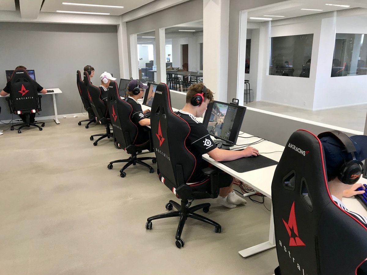 Участники S&oslash;rby Esport.