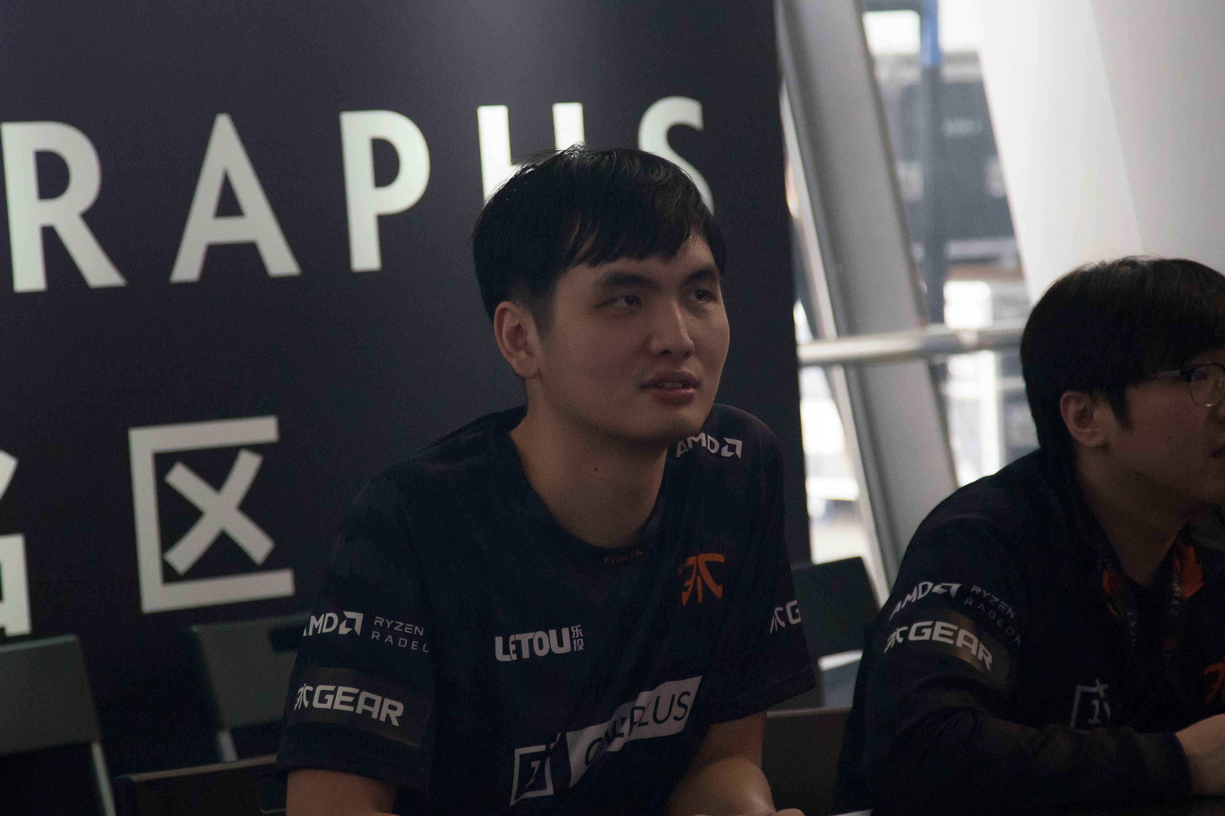 Iceiceice из Fnatic на автограф-сессии TI9