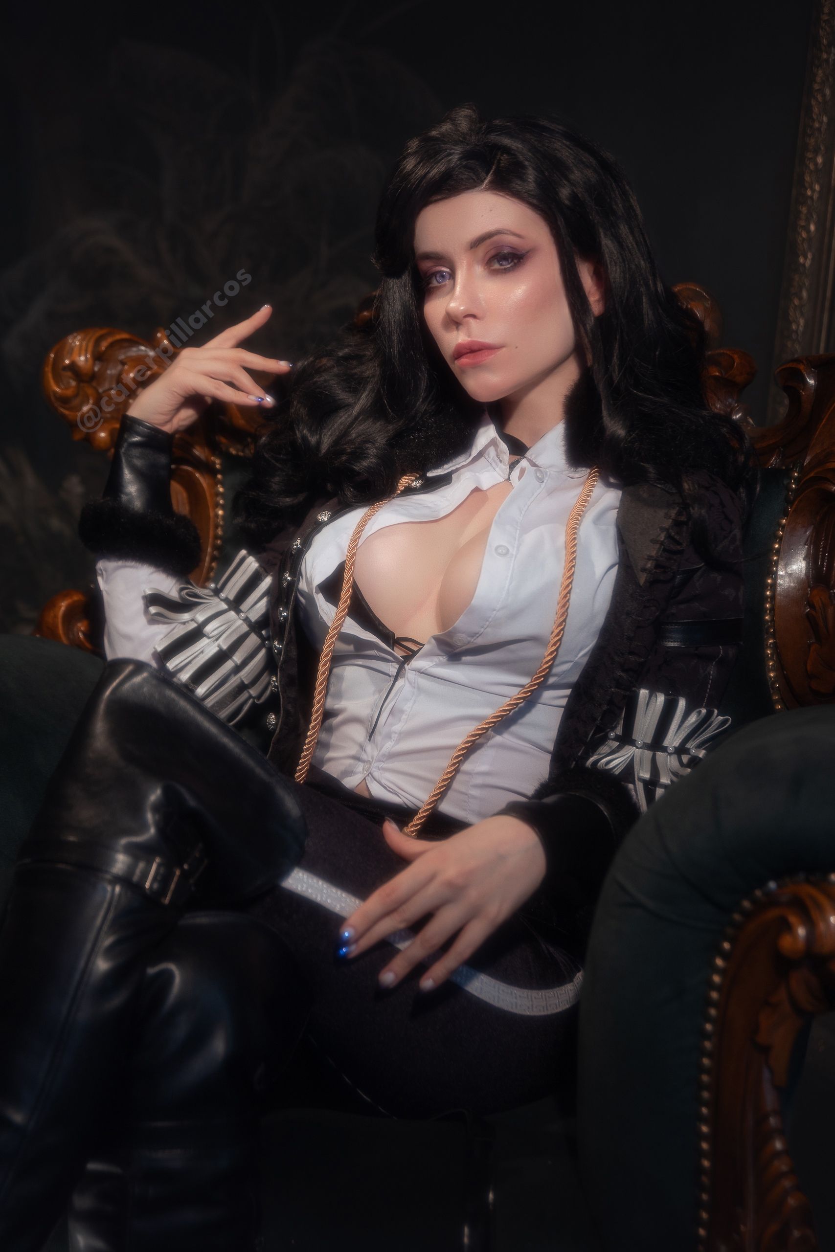 Косплей на Йеннифэр из Венгерберга — вселенная «Ведьмака». Косплеер: Caterpillar Cosplay во «ВКонтакте». Источник: vk.ru/club186017033