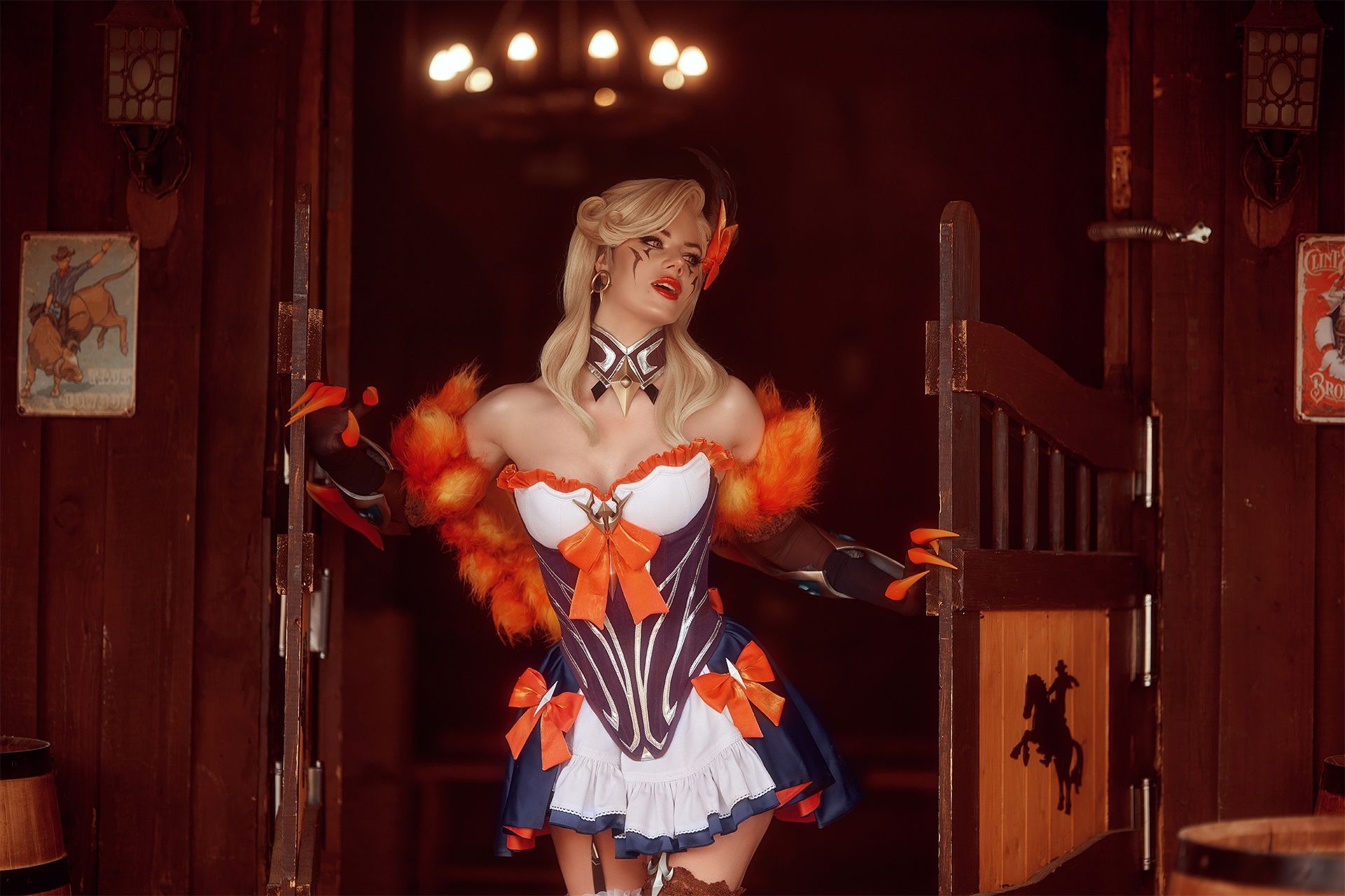 Косплей на скин Ковбой Эвелинн из LoL. Косплеер: KamikoZero. Фотограф: CHATSKYPHOTO. Источник: vk.com/kamikozerocosplay