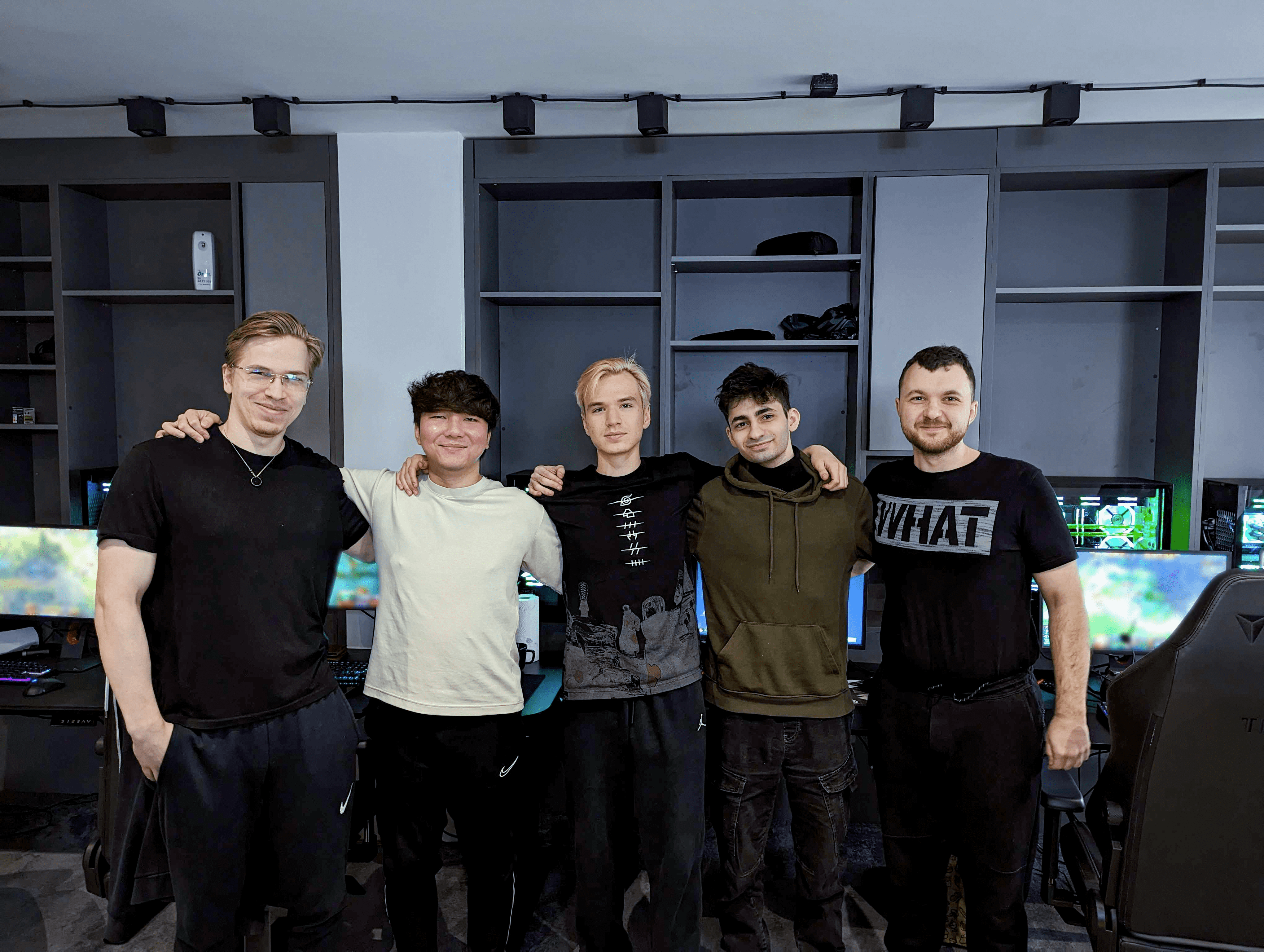 Фото Tundra Esports с буткемпа